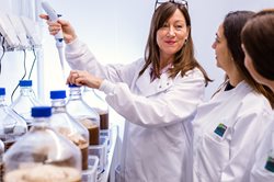 inoculating-liq-yeast-(1).jpg